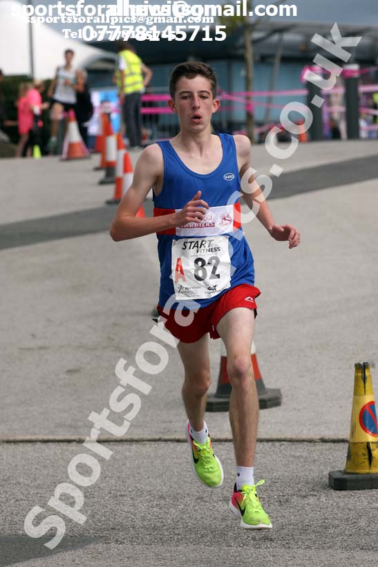 Mens under-17s 3 stage relay, Northern Senior 6 and 4 and Junior Stage Road Relays, SportsCity, Manchester. Photo:  David T. Hewitson/Sports for All Pics